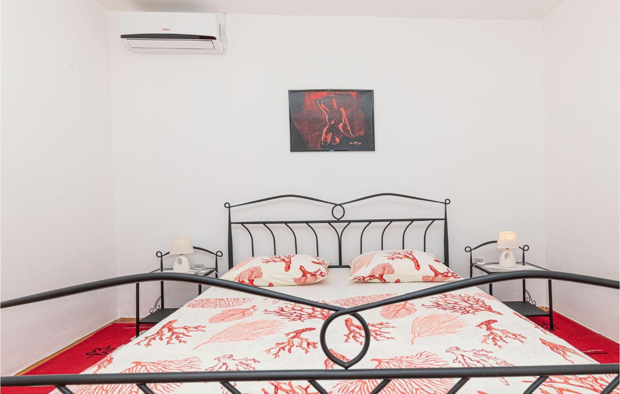 Lovely Apartment In Kastel Kambelovac With Wifi Kaštela Екстериор снимка