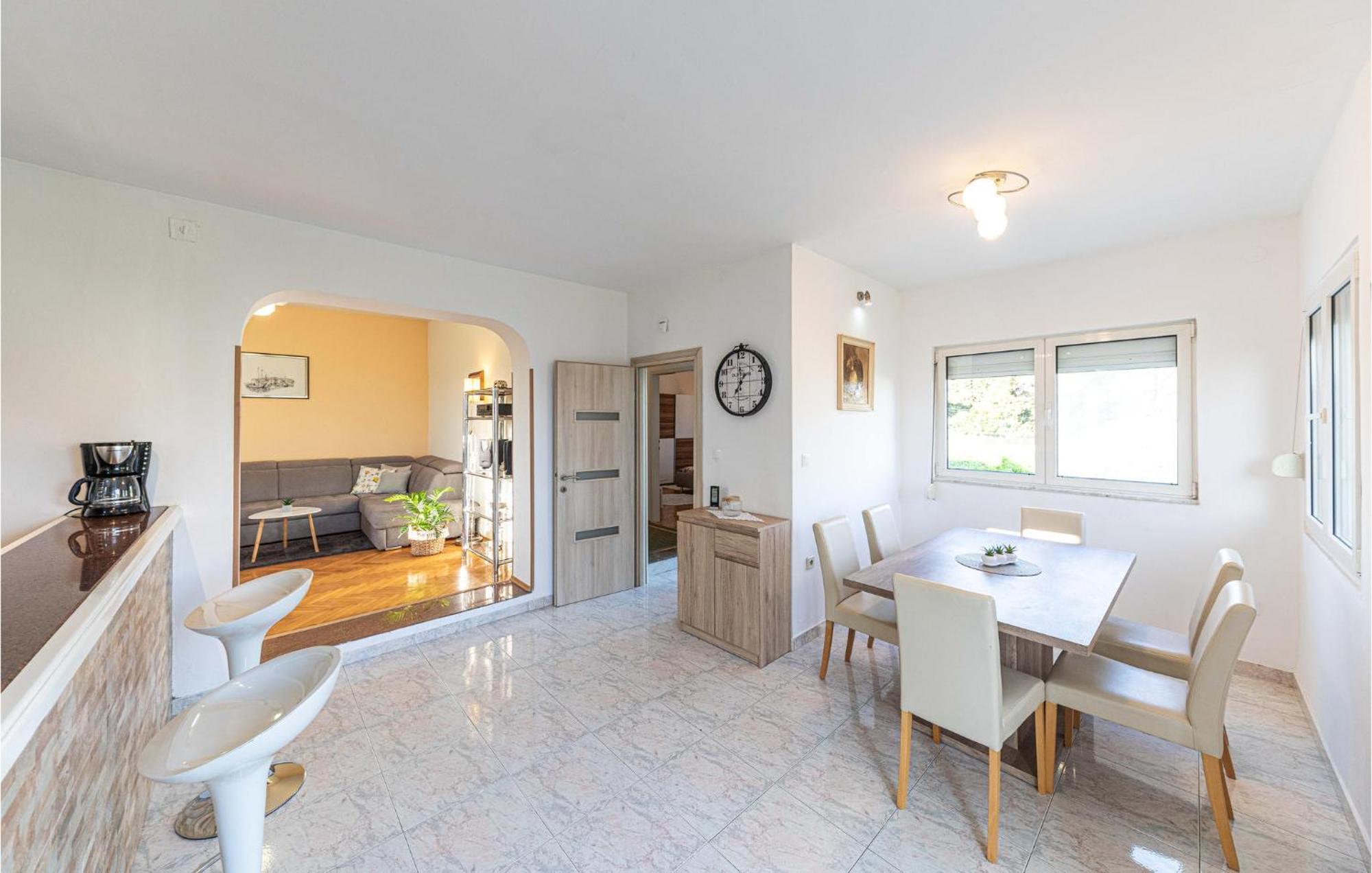 Lovely Apartment In Kastel Kambelovac With Wifi Kaštela Екстериор снимка