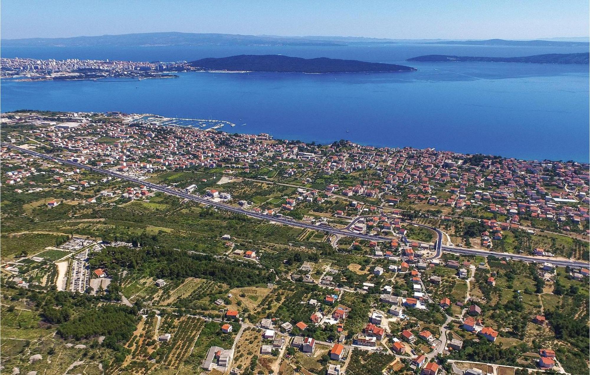 Lovely Apartment In Kastel Kambelovac With Wifi Kaštela Екстериор снимка